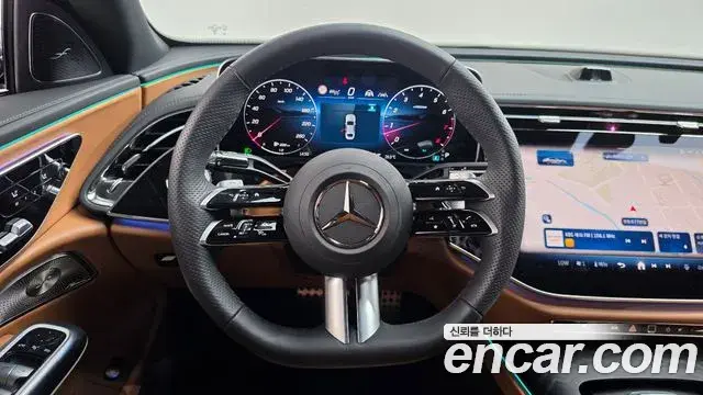 Mercedes-Benz E-Class 2025 — Photo 13/20