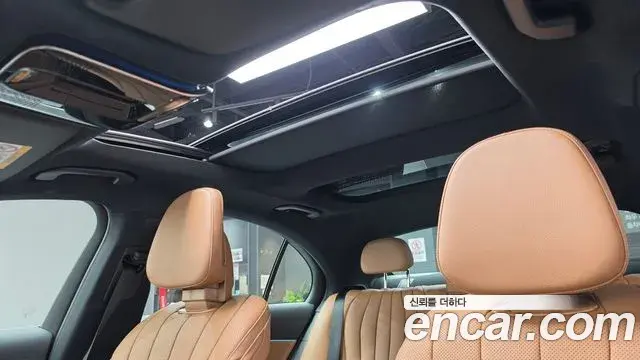 Mercedes-Benz E-Class 2025 — Photo 15/20
