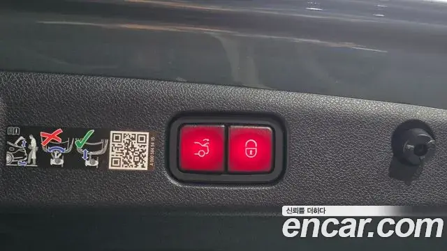 Mercedes-Benz E-Class 2025 — Photo 16/20