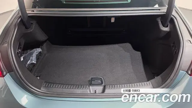 Mercedes-Benz E-Class 2025 — Photo 17/20