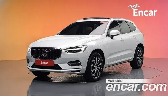 Volvo XC60 2021 — ფოტო 26/34