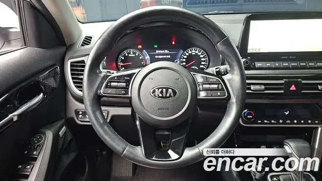 Kia Seltos 2019 — Фото 13/20