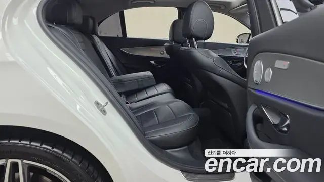 Mercedes-Benz E-Class 2018 — Фото 11/20