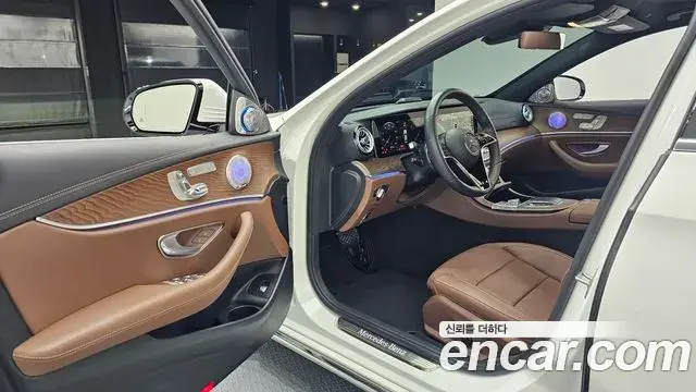 Mercedes-Benz E-Class 2023 — Фото 10/20