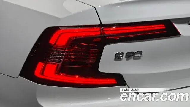 Volvo S90 2023 — ფოტო 36/37