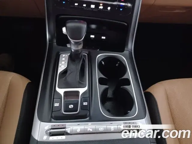 Kia Carnival 2020 — Фото 8/20