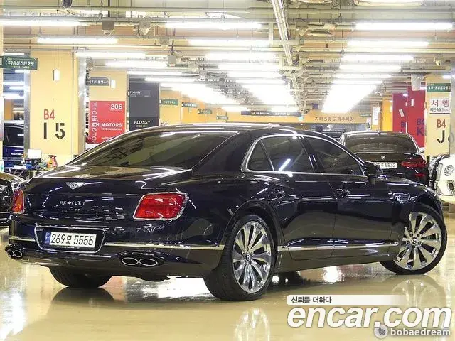 Bentley Flying Spur 2022 — ფოტო 4/20