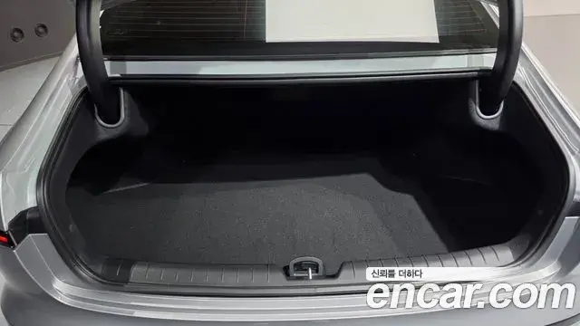 Hyundai Grandeur 2023 — Photo 17/20