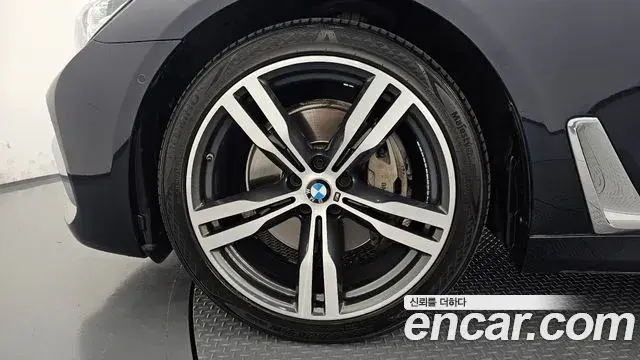 BMW 7 Series 2019 — Photo 5/20