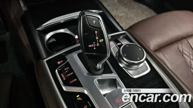 BMW 7 Series 2019 — Photo 9/20