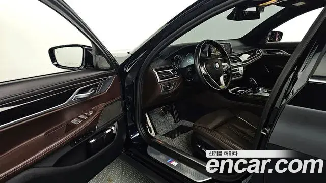 BMW 7 Series 2019 — Photo 10/20