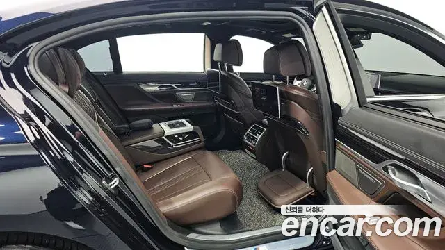 BMW 7 Series 2019 — Photo 12/20