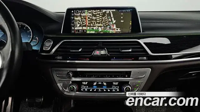 BMW 7 Series 2019 — Photo 14/20