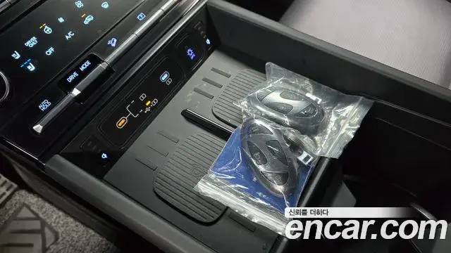 Hyundai Santa Fe 2025 — Photo 18/20