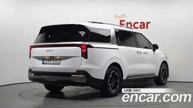 Kia Carnival 2024 — Photo 2/20