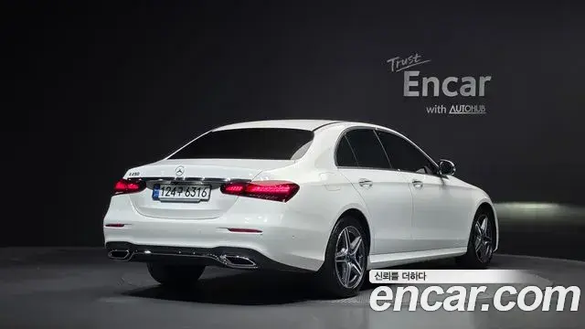 Mercedes-Benz E-Class 2023 — Photo 2/20