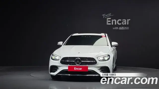 Mercedes-Benz E-Class 2023 — Photo 3/20