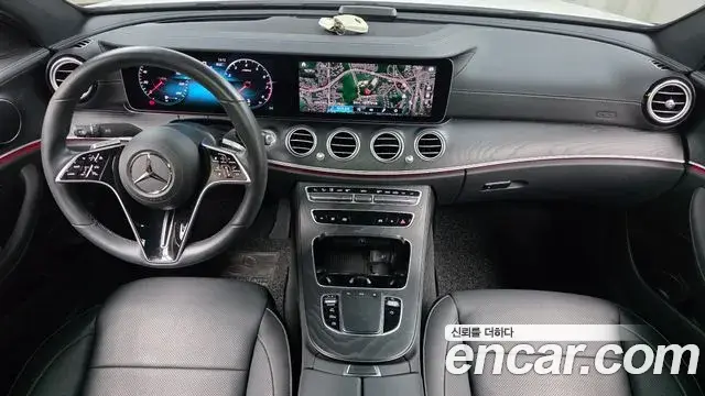 Mercedes-Benz E-Class 2023 — Photo 7/20