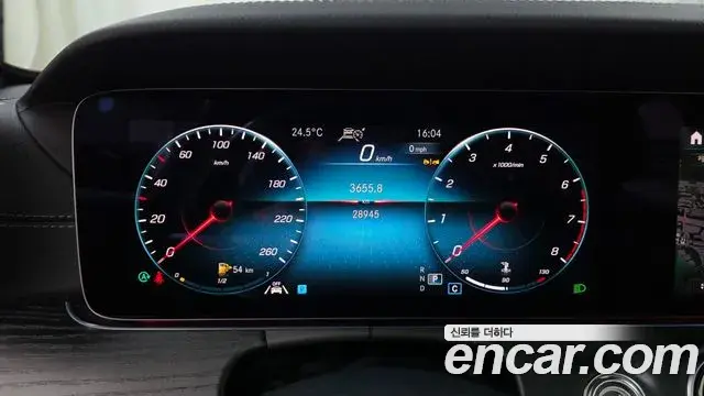 Mercedes-Benz E-Class 2023 — Photo 8/20