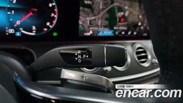 Mercedes-Benz E-Class 2023 — Photo 9/20