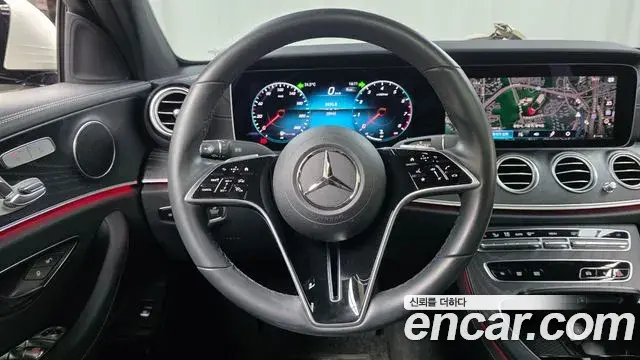 Mercedes-Benz E-Class 2023 — Photo 15/20