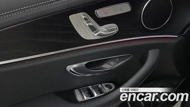Mercedes-Benz E-Class 2023 — Photo 20/20