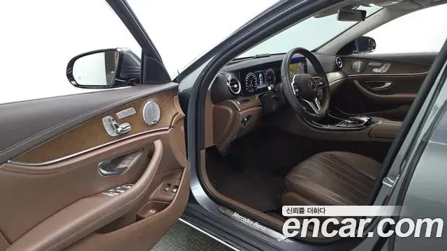 Mercedes-Benz E-Class 2019 — Şəkil 8/20