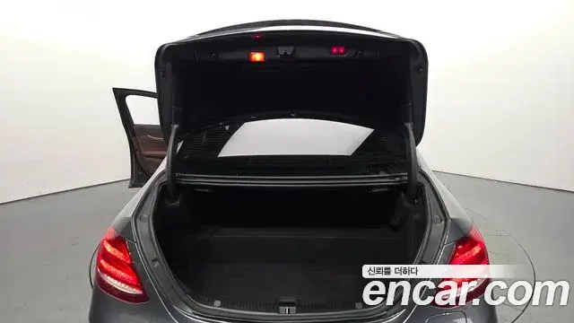 Mercedes-Benz E-Class 2019 — Şəkil 17/20