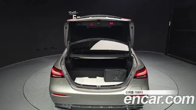 Mercedes-Benz E-Class 2021 — Photo 20/20