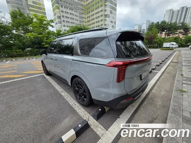 Kia Carnival 2025 — Şəkil 6/16