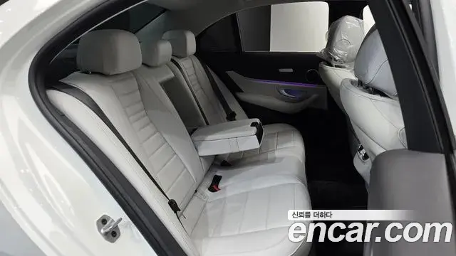 Mercedes-Benz E-Class 2022 — Фото 11/20