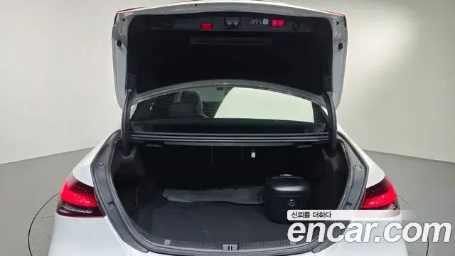Mercedes-Benz E-Class 2022 — Фото 18/20