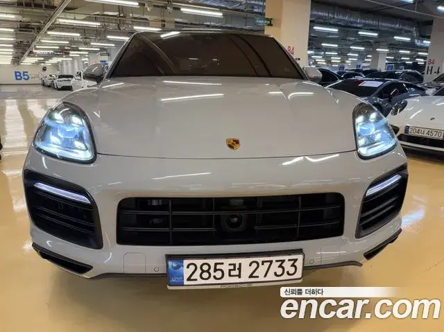 Porsche Cayenne 2023 — Photo 2/20