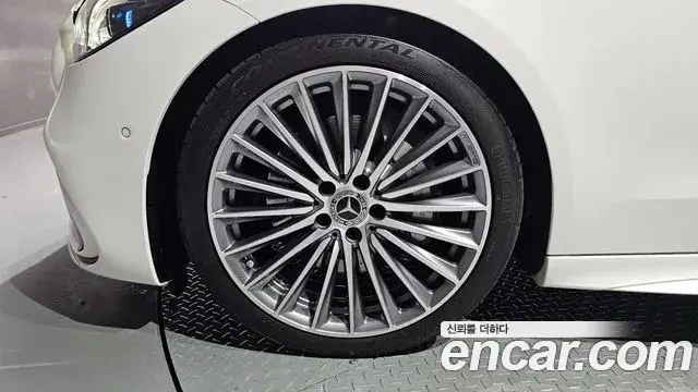 Mercedes-Benz C-Class 2023 — Photo 5/20