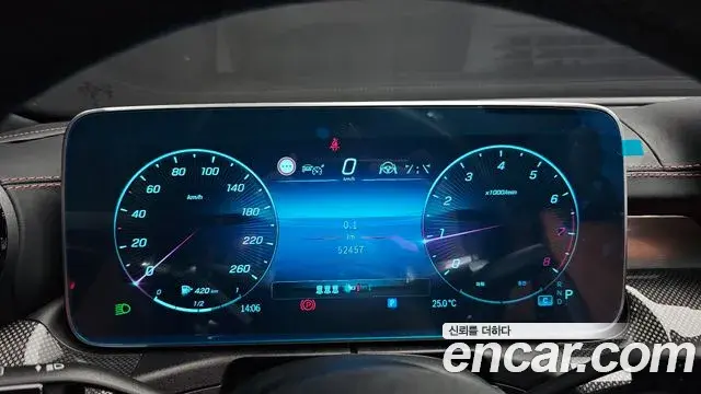 Mercedes-Benz C-Class 2023 — Photo 8/20