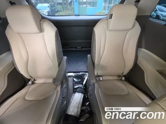Kia Carnival 2025 — Photo 14/20
