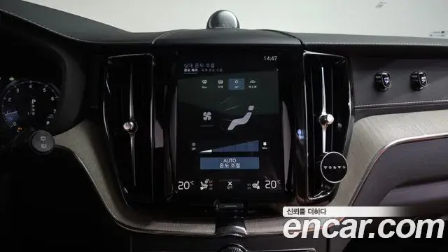 Volvo XC60 2020 — Фото 14/20