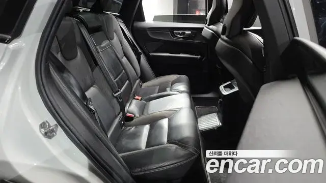Volvo XC60 2020 — Şəkil 11/20