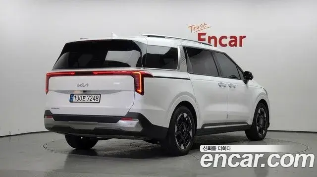 Kia Carnival 2023 — Photo 2/20