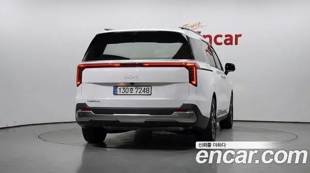 Kia Carnival 2023 — Photo 4/20