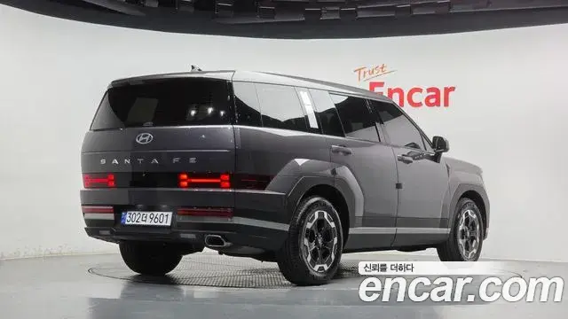 Hyundai Santa Fe 2023 — Photo 2/20