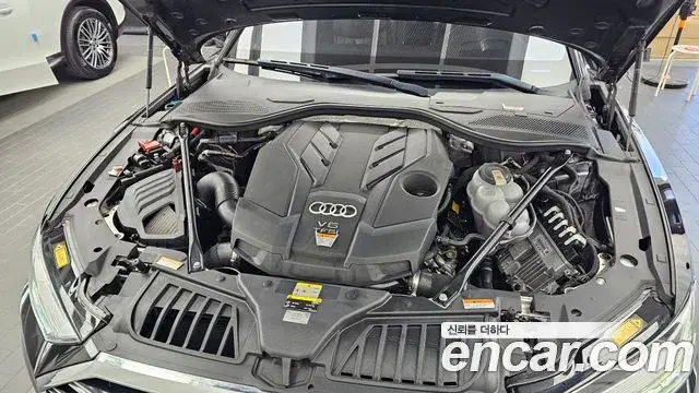 Audi A8 2021 — Photo 6/20