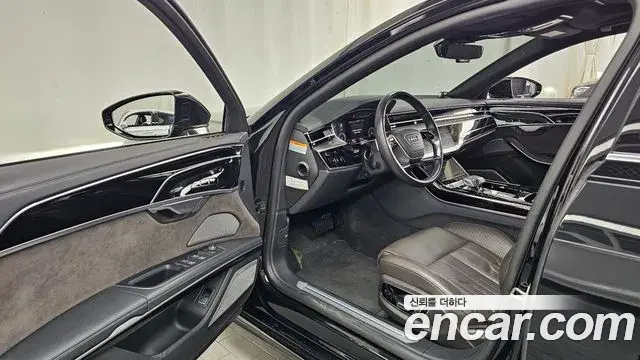 Audi A8 2021 — Photo 10/20