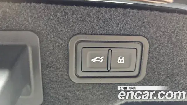 Audi A8 2021 — Photo 18/20