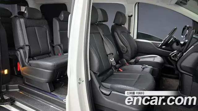 Hyundai Staria 2022 — Photo 15/20