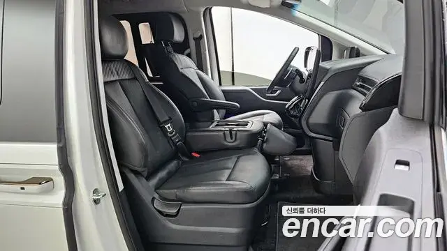 Hyundai Staria 2022 — ფოტო 15/20