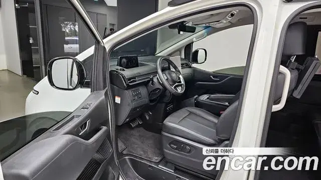 Hyundai Staria 2022 — ფოტო 2/20