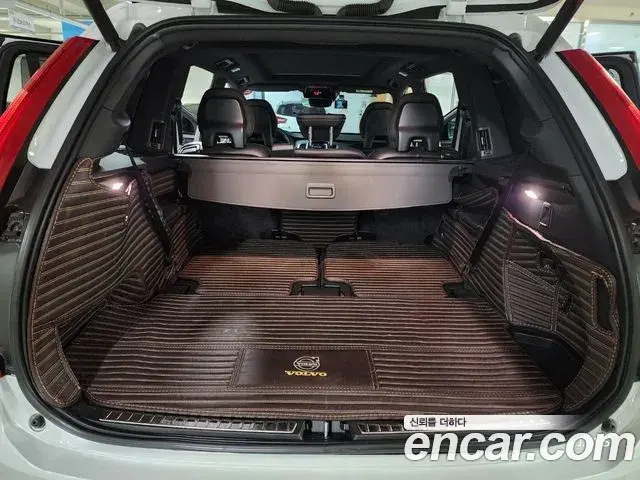 Volvo XC90 2020 — ფოტო 18/20