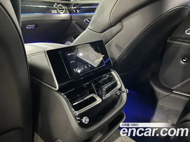 Bentley Flying Spur 2020 — ფოტო 17/20