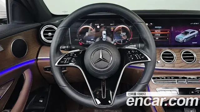 Mercedes-Benz E-Class 2023 — Photo 4/20